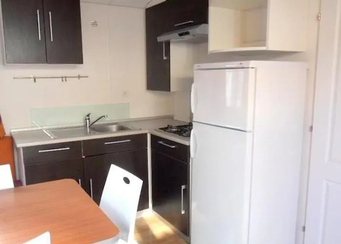 Mobil Pour 8 Personnes Avec Terrasse Accessible - Api-1-52-408 * Mialet (Gard)